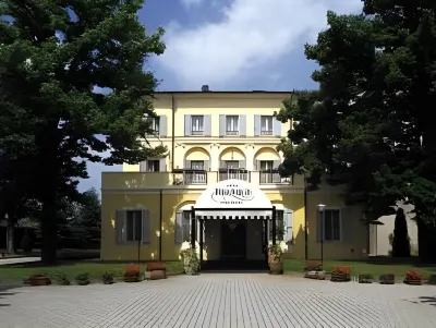 Rechigi Park Hotel Hôtels à proximité de : Marco Biagi Foundation University