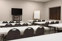 Radiant Inn and Suites فنادق في Murfreesboro
