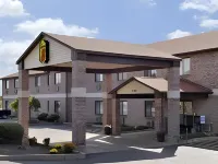 Super 8 by Wyndham Farmington Hotels in St. Francois Township