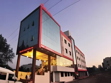 Hotel Sai Grand Castle Inn Отели рядом с достопримечательностью «Bahia el Aguila»