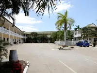 Colonial Rose Motel Hotel di Garbutt