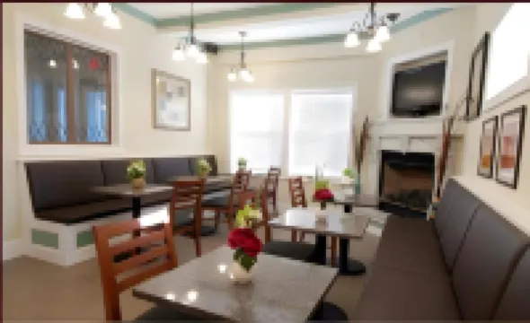 โรงแรมเครสเซนท์ สวีทส์