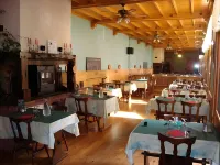 Logis Hôtel Restaurant Métropole Hotels in Saint-Jean-le-Comtal