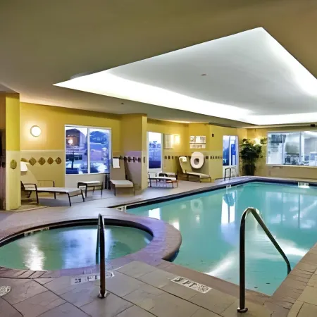 Fairfield Inn & Suites Marshall