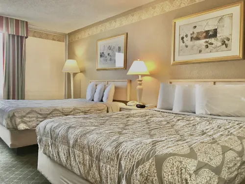 Brentwood Inn & Garden Hotels in Farmington