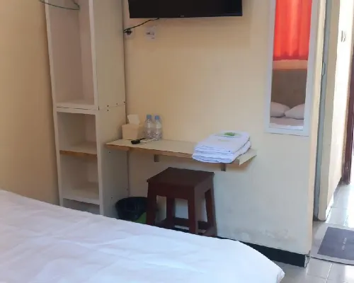 Angler Family Guest House Hotéis em Blitar Regency