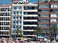 Almirall Apartaments - Condos