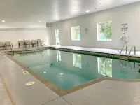 Holiday Inn Express & Suites TOPEKA NORTH by IHG - Pools