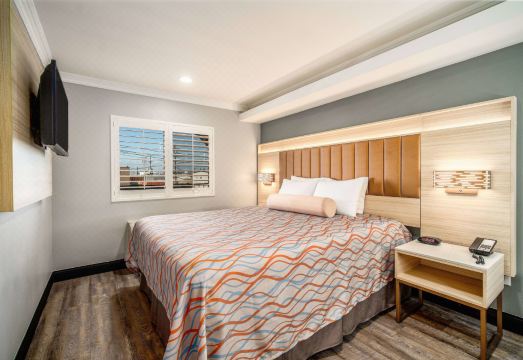 트래블로지 인 & 스위트 바이 윈덤 벨 로스앤젤레스 에어리어