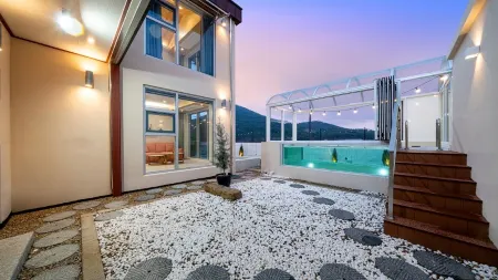 Gyeongju Motan Pool Villa Pension Отели рядом со станцией Сингёнджу