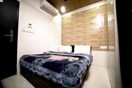 Hotel Star Light Отели рядом с достопримечательностью «Guru Nanak Dev University»