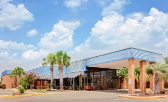 Days Inn by Wyndham Bay City