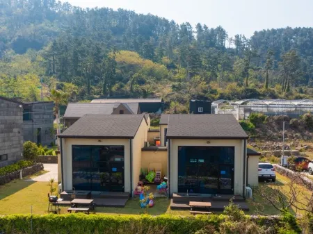 Jeju Love Heart Pension Отели рядом с достопримечательностью «Aewol Coast Road»