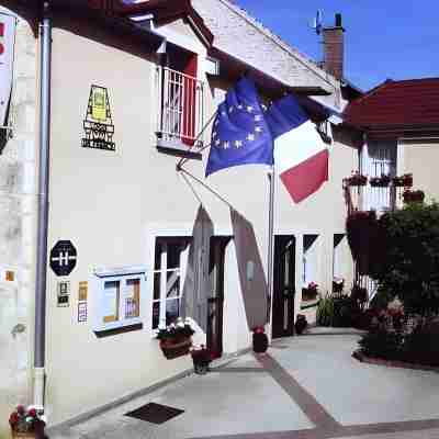 l'Auberge de la Fontaine Hotel Exterior