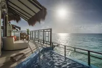 Hotel Palafitos Overwater Bungalows - Luxury