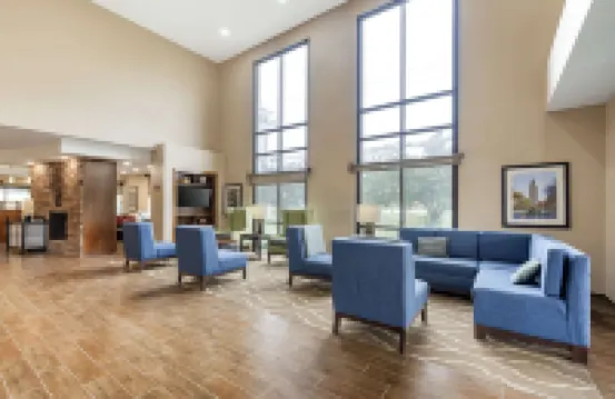 Comfort Suites East Lincoln - Mall Area