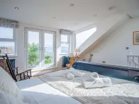 Overland Road – 4 Bedroom House – Mumbles Hotels in Mumbles
