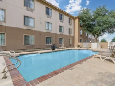 Comfort Inn & Suites Hotels in Seguin