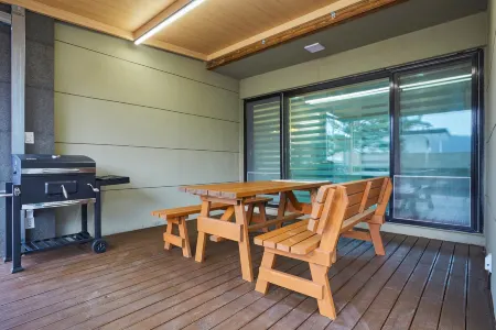 Yeoncheon Santawamini Aegyeon Pension Отели в г. Йончхон