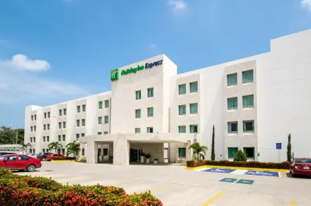 Holiday Inn Express Paraiso Dos Bocas by IHG