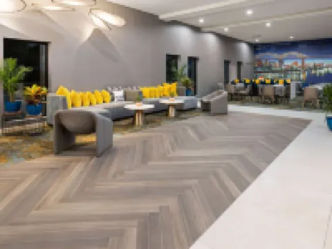 La Quinta Inn & Suites by Wyndham Memphis I-240 メンフィスのホテル