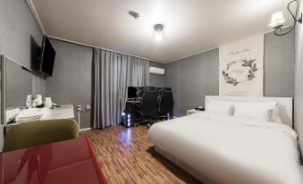 4. 산토리니모텔..