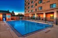 Courtyard Midland - Swimmingpools