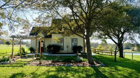 Casa Colina: Rustic Cottage and Property + Stable for Horses