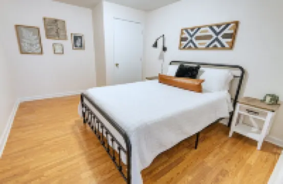 Spacious Hideaway w/ hot tub and creek- 1 mile from beautiful Watauga Lake