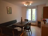 Spacious Apartment with Park View – Ideal for Families & Business Travelers Hotels in Biberach