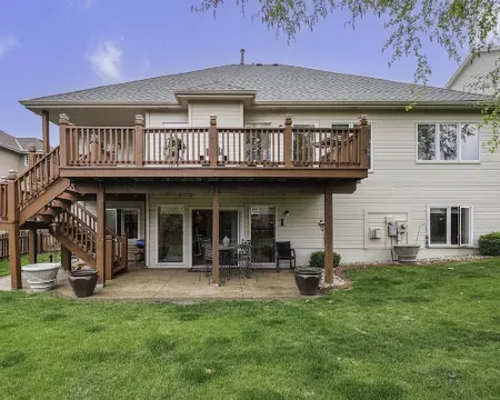 Large Cozy Retreat in West Omaha, Family Friendly with Game Rec Room! Hoteles en Distrito electoral de Millard