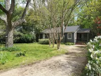 Cheerful 2 BR Near Colleges, Downtown, Attractions