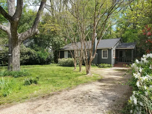 Cheerful 2 BR Near Colleges, Downtown, Attractions