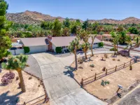 25% Off 7-Night Stay 1/2 Acre Epic Pool and Spa 2 King Beds  Bunk with 2 Queens