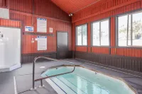 3 BR, 3 Bath sleeps 10.  Next to Giant Steps Lodge.  Ski in/out