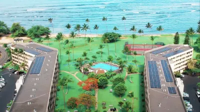 Maui Sunset Retreat: King Bed, Steps to the Beach, Pool, Gym, Sleeps 7!