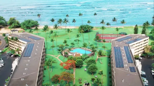 Oceanfront Maui Sunset Retreat: King Bed, Steps to the Beach, Pool, Gym, AC