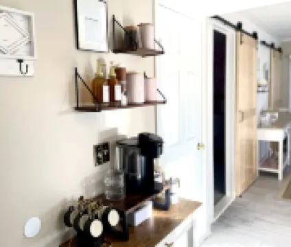 Luxe Villa- mins from Mohegan Sun with fireplace, jacuzzi, sauna/pools, and spa