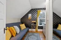 Billiken Inn, Private Loft in 2 Story Victorian