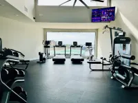 New! First Floor Pool Side PK Lake Luxury Condo - Hot Tub, FirePit, Gym, Laundry