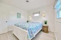 Cozy Bungalow on lagoon-10 min boat ride to the bay!