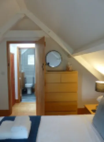 Idyllic rural retreat - Generous ferry discounts available