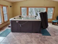 Larsen Farm Secluded Farmhouse with Hotub