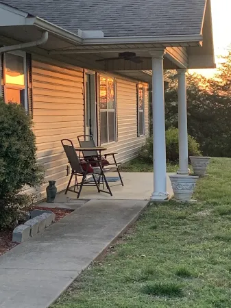 Entire home located near Eureka Springs, Branson and Northwest Arkansas Corridor Отели в г. Carroll County