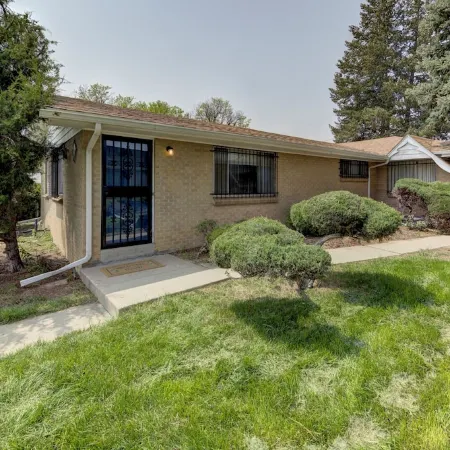 Renovated Hidden-Gem Minutes from Downtown Denver with coffee bar