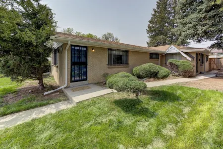 Renovated Hidden-Gem Minutes from Downtown Denver with coffee bar