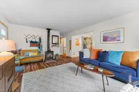 Walk to Beach! Fireplace, Pets OK! Camp Star-Lite!