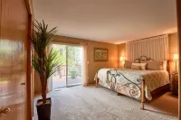Single Level, 2 Kings, Fire Pit, Comfort in Downtown Dundee