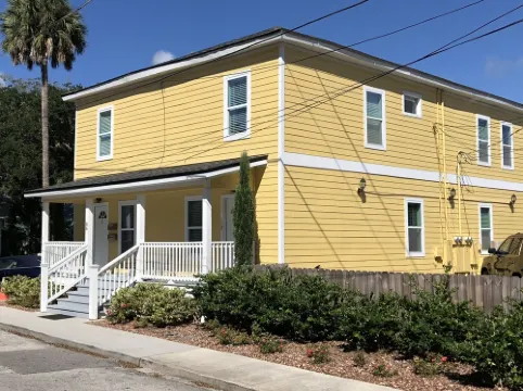 F2, Downtown St. Augustine, POOL, beaches, spacious, free onsite parking!