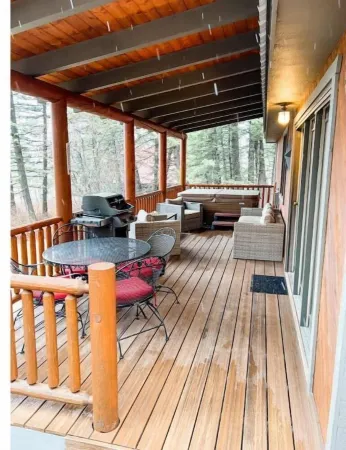 Tastefully updated Cabin with a hot tub!